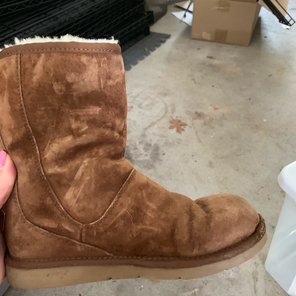 Kids UGGS - Picture 2 of 3